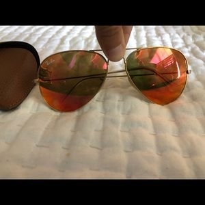 Red mirrored ray ban aviators